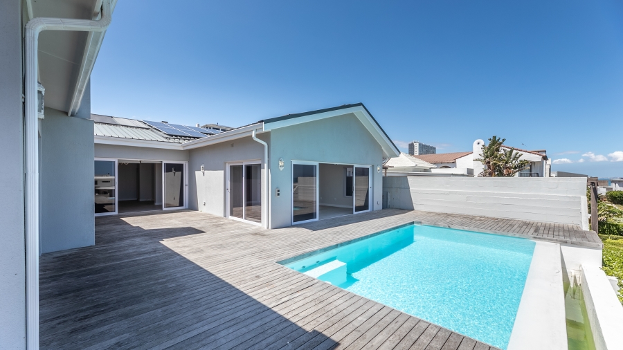 To Let 4 Bedroom Property for Rent in Bloubergstrand Western Cape